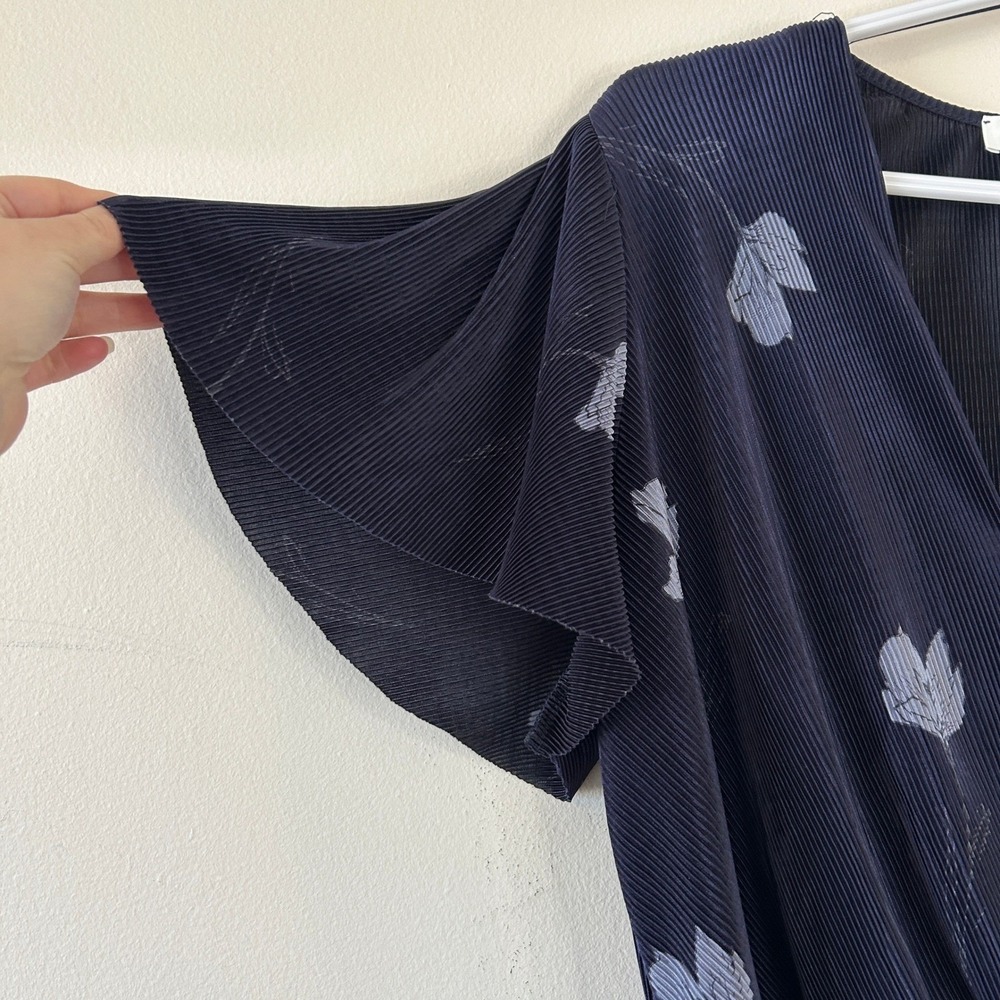 ASTR The Label Navy Blue Floral Pleated Surplice Wrap Top M - Picture 4 of 10